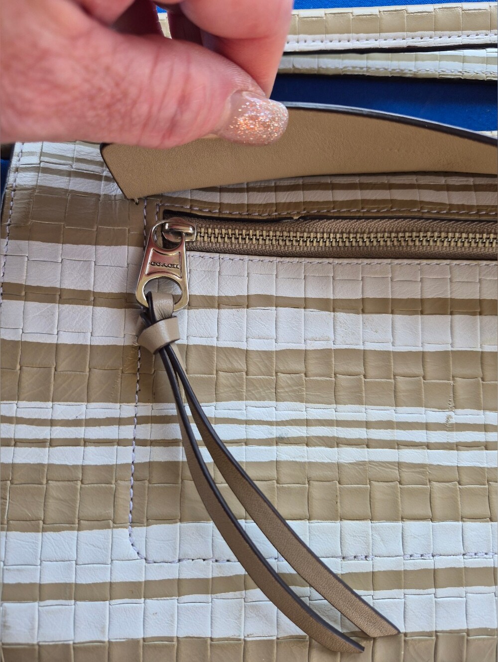 COACH 👜 BLEEKER "RILEY" 👜 Embossed Woven Leather Pocket Clutch ⭐️ Fawn/White - Picture 9 of 15